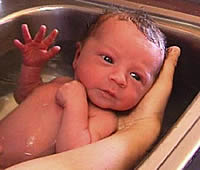 hand op buik